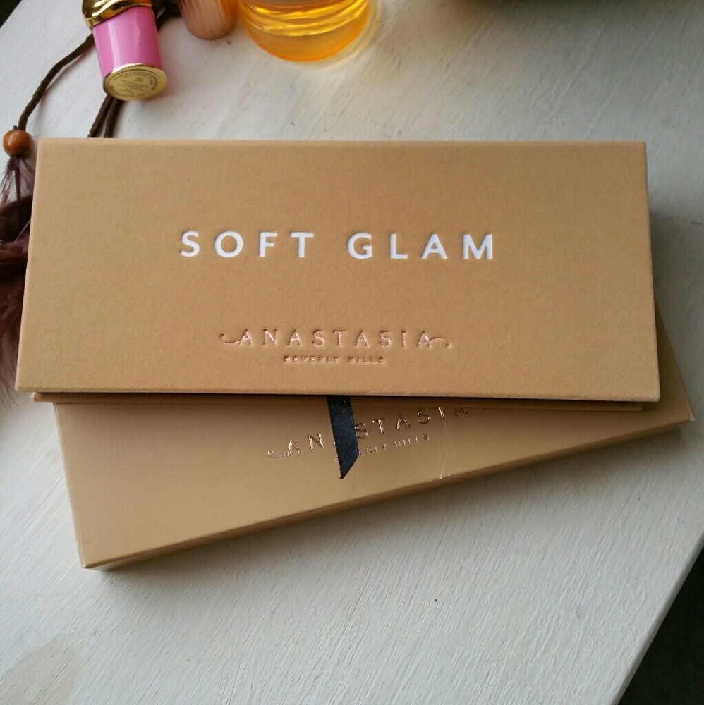 Anastasia Soft Glam Eyeshadow Palette - Picture 1 of 8